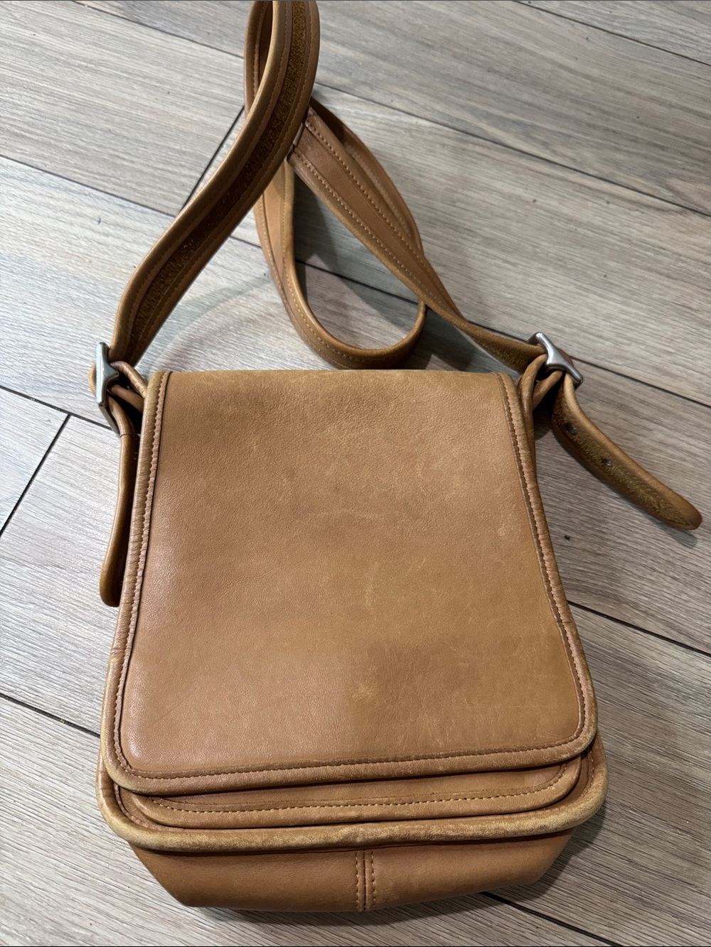 Vintage Y2K COACH Legacy Studio Flap Bag Style 9145 – Camel Leather